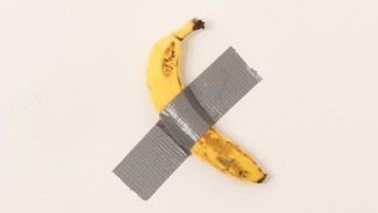 Banana taped duct cattelan maurizio comedian sells 120k banane attaccata eaten scotch editions perrotin arte zeno zotti opera reportedly third