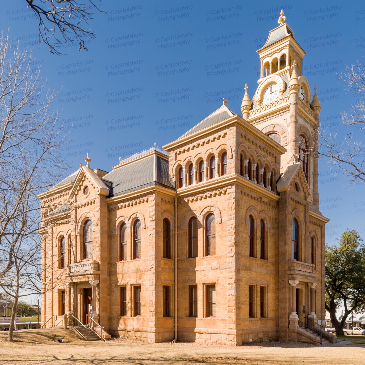 Llano mansions courthouse