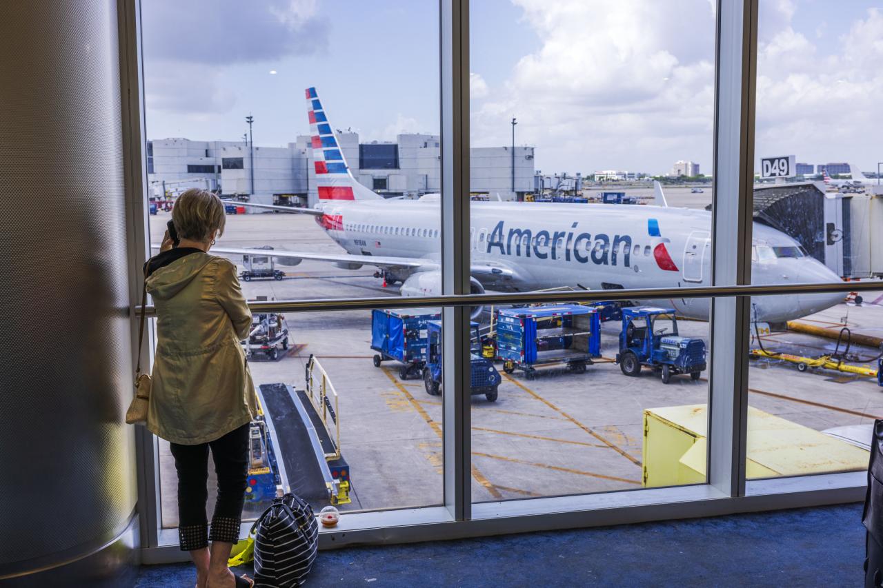 American Airlines passenger reports lice infestation on boarding gate